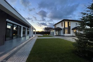 Шикарный дом в современном стиле