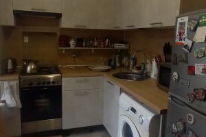 Рядом озеро,парк, памятник Ленину