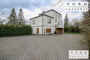 Anda üürile eramaja esimene korrus.