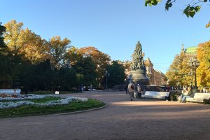 Средняя цена на вторичном рынке Петербурга достигла 10,9 млн рублей